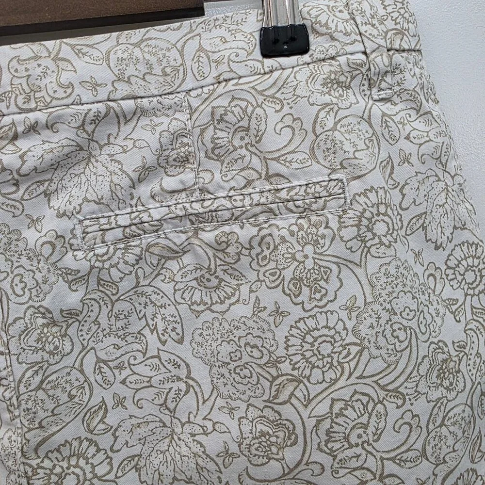 Old Navy Chino Floral Shorts 100% Cotton Womens Size 4 Beige‎ White Mid Rise